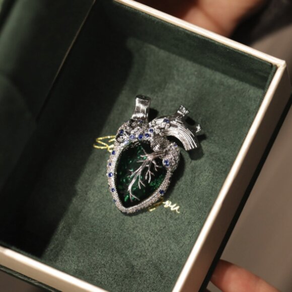 Luxury Anatomical Heart Crystal Brooch Pin - Picture 3 of 5